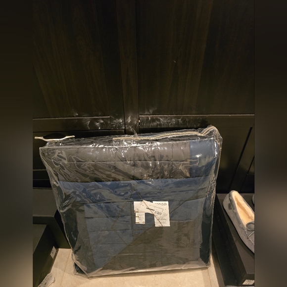 Frette NWT Rectangular Light Quilt Reversible Midnight Blue/ Grey Retails $1,900 - Picture 10 of 13